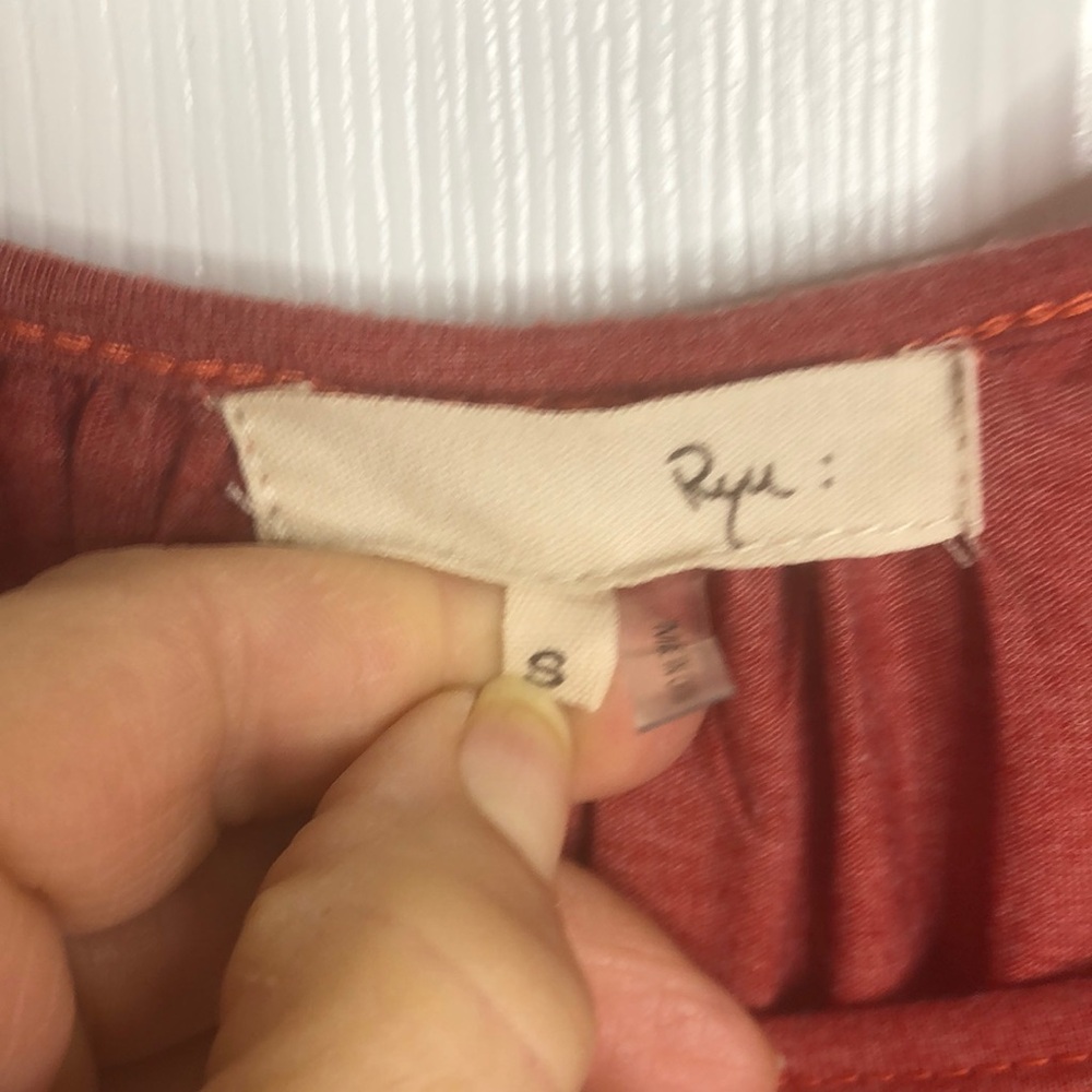 Ryu Sleeveless Dress with Lace Details - Picture 2 of 5